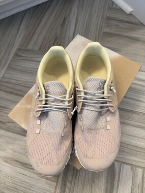 On Running Neutral m Cloudflow Sneakers